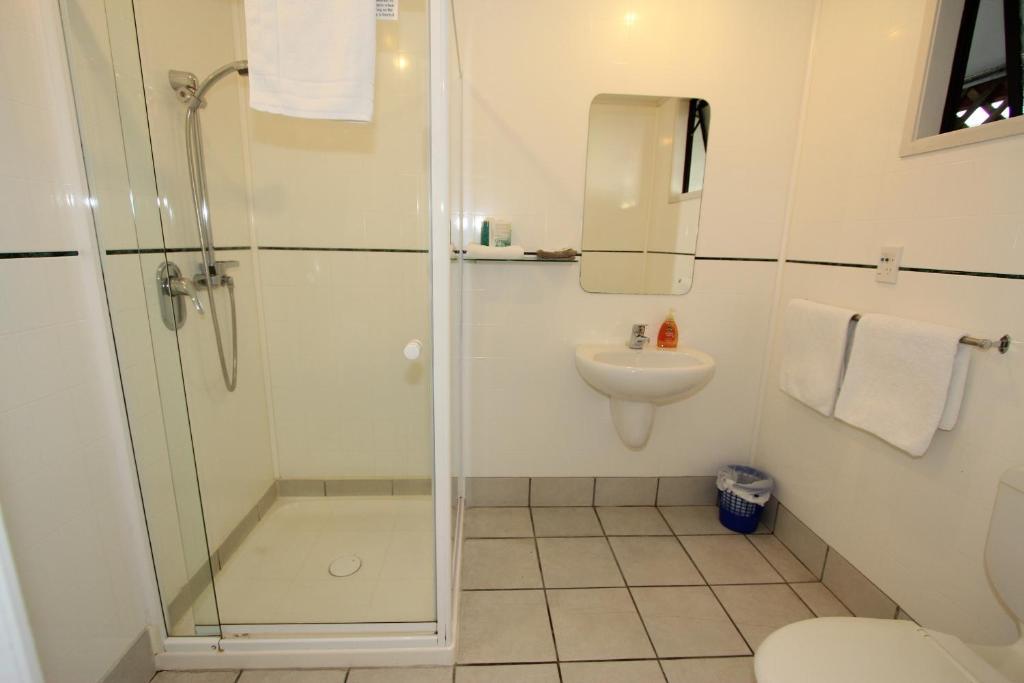 Walton Park Motor Lodge Warkworth Room photo
